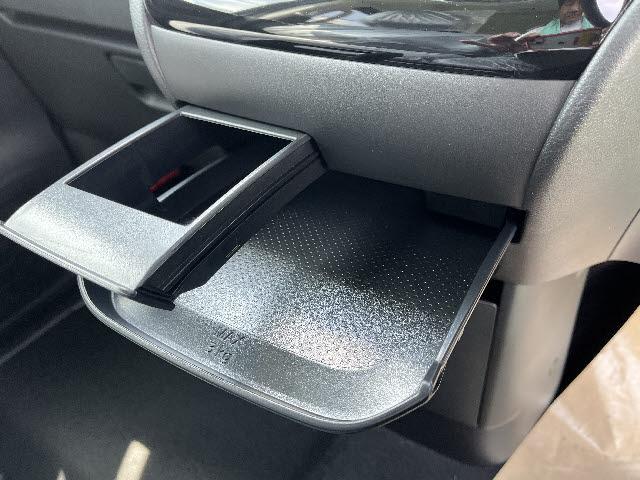 デリカミニ Ｇ　プレミアム　届出済み未使用車　ハーフレザーシート　ＬＥＤヘッドライト　ＬＥＤフォグランプ　ステアリングスイッチ　クルーズコントロール　電動パーキング　マイパイロット　両側パワースライドドア　アラウンドビューモニタ（22枚目）