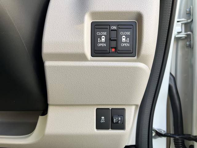 Ｎ－ＢＯＸ ベースグレード　届出済み未使用車　両側パワースライドドア　オートリトラミラー　ＬＥＤヘッドライト　バックカメラ　ステアリングスイッチ　クルーズコントロール　キーフリー　プッシュスタート　電動パーキング（10枚目）