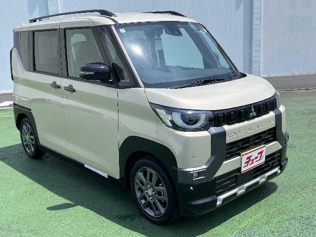 デリカミニ Ｔ　プレミアム　届出済み未使用車　ハーフレザーシート　ＬＥＤヘッドライト　ＬＥＤフォグランプ　ステアリングスイッチ　クルーズコントロール　電動パーキング　マイパイロット　両側パワースライドドア　アラウンドビューモニタ（2枚目）