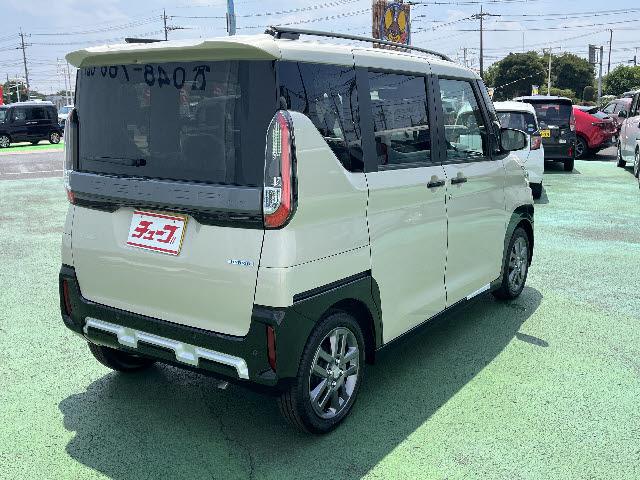 デリカミニ Ｔ　プレミアム　届出済み未使用車　ハーフレザーシート　ＬＥＤヘッドライト　ＬＥＤフォグランプ　ステアリングスイッチ　クルーズコントロール　電動パーキング　マイパイロット　両側パワースライドドア　アラウンドビューモニタ（5枚目）