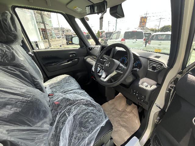 デリカミニ Ｔ　プレミアム　届出済み未使用車　ハーフレザーシート　ＬＥＤヘッドライト　ＬＥＤフォグランプ　ステアリングスイッチ　クルーズコントロール　電動パーキング　マイパイロット　両側パワースライドドア　アラウンドビューモニタ（7枚目）