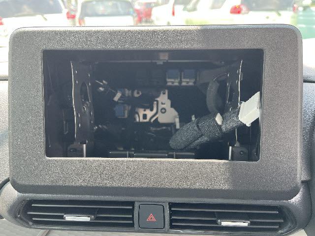 デリカミニ Ｔ　プレミアム　届出済み未使用車　ハーフレザーシート　ＬＥＤヘッドライト　ＬＥＤフォグランプ　ステアリングスイッチ　クルーズコントロール　電動パーキング　マイパイロット　両側パワースライドドア　アラウンドビューモニタ（9枚目）