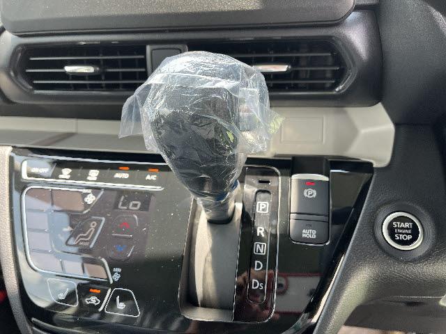 デリカミニ Ｔ　プレミアム　届出済み未使用車　ハーフレザーシート　ＬＥＤヘッドライト　ＬＥＤフォグランプ　ステアリングスイッチ　クルーズコントロール　電動パーキング　マイパイロット　両側パワースライドドア　アラウンドビューモニタ（16枚目）