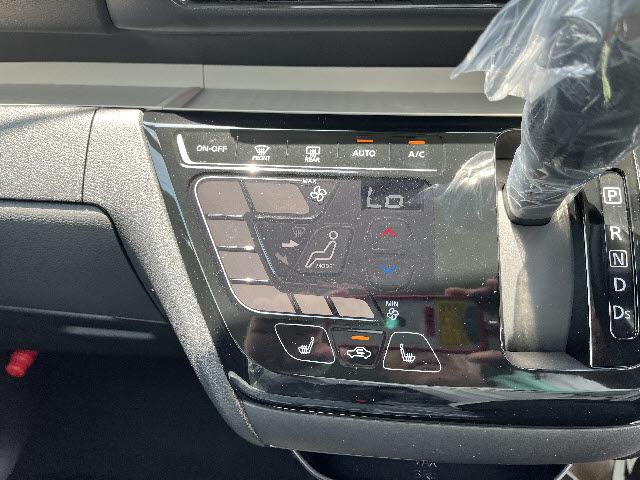 デリカミニ Ｔ　プレミアム　届出済み未使用車　ハーフレザーシート　ＬＥＤヘッドライト　ＬＥＤフォグランプ　ステアリングスイッチ　クルーズコントロール　電動パーキング　マイパイロット　両側パワースライドドア　アラウンドビューモニタ（17枚目）