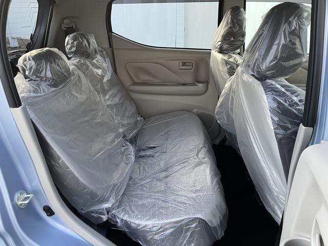 ｅＫワゴン Ｍ　届出済み未使用車　フロアマット　エクシードバイザー　バックカメラ　ステアリングスイッチ（8枚目）
