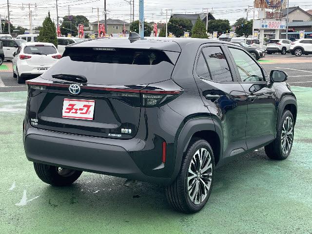 ヤリスクロス ハイブリッドＺ　トヨタセーフティセンス　ディスプレイモニター　パノラミックビューモニター　クルーズコントロール　ステアリングヒーター　シートヒーター　プッシュスタート　キーフリー　パワーバックドア　ビルトインＥＴＣ（5枚目）