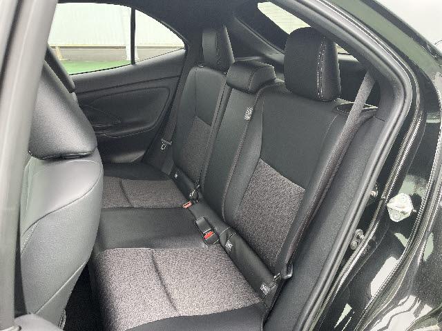 ヤリスクロス ハイブリッドＺ　トヨタセーフティセンス　ディスプレイモニター　パノラミックビューモニター　クルーズコントロール　ステアリングヒーター　シートヒーター　プッシュスタート　キーフリー　パワーバックドア　ビルトインＥＴＣ（13枚目）