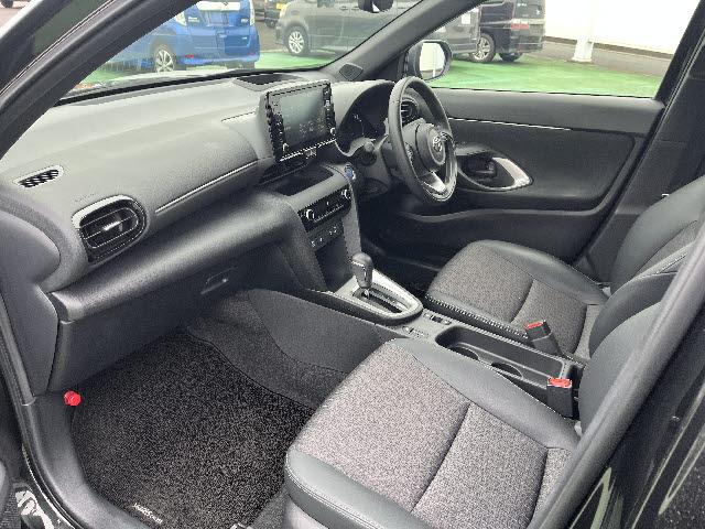 ヤリスクロス ハイブリッドＺ　トヨタセーフティセンス　ディスプレイモニター　パノラミックビューモニター　クルーズコントロール　ステアリングヒーター　シートヒーター　プッシュスタート　キーフリー　パワーバックドア　ビルトインＥＴＣ（14枚目）