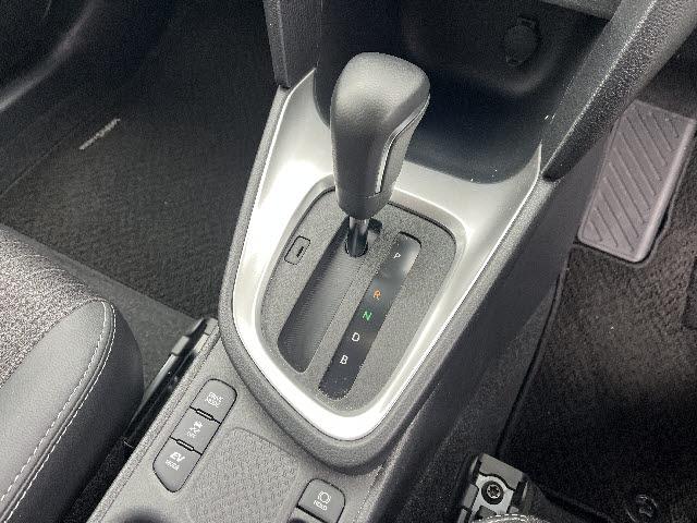 ヤリスクロス ハイブリッドＺ　トヨタセーフティセンス　ディスプレイモニター　パノラミックビューモニター　クルーズコントロール　ステアリングヒーター　シートヒーター　プッシュスタート　キーフリー　パワーバックドア　ビルトインＥＴＣ（16枚目）