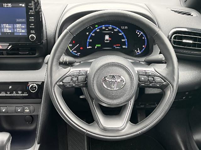 ヤリスクロス ハイブリッドＺ　トヨタセーフティセンス　ディスプレイモニター　パノラミックビューモニター　クルーズコントロール　ステアリングヒーター　シートヒーター　プッシュスタート　キーフリー　パワーバックドア　ビルトインＥＴＣ（27枚目）