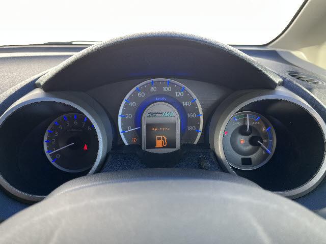 フィットハイブリッド ナビプレミアムセレクション　ＨＤＤインターナビ　ワンセグＴＶ　バックカメラ　ステアリングスイッチ　パドルシフト　ステアリングスイッチ　パドルシフト　ビルトインＥＴＣ　クルーズコントロール　ＨＩＤライト　スマートキー　前後ドラレコ（4枚目）