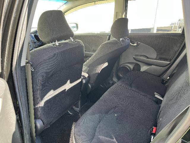 フィットハイブリッド ナビプレミアムセレクション　ＨＤＤインターナビ　ワンセグＴＶ　バックカメラ　ステアリングスイッチ　パドルシフト　ステアリングスイッチ　パドルシフト　ビルトインＥＴＣ　クルーズコントロール　ＨＩＤライト　スマートキー　前後ドラレコ（13枚目）