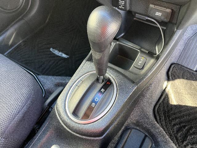 フィットハイブリッド ナビプレミアムセレクション　ＨＤＤインターナビ　ワンセグＴＶ　バックカメラ　ステアリングスイッチ　パドルシフト　ステアリングスイッチ　パドルシフト　ビルトインＥＴＣ　クルーズコントロール　ＨＩＤライト　スマートキー　前後ドラレコ（16枚目）