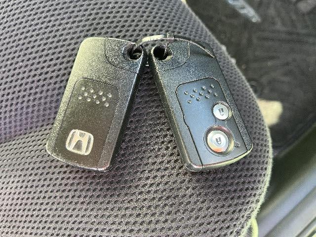 フィットハイブリッド ナビプレミアムセレクション　ＨＤＤインターナビ　ワンセグＴＶ　バックカメラ　ステアリングスイッチ　パドルシフト　ステアリングスイッチ　パドルシフト　ビルトインＥＴＣ　クルーズコントロール　ＨＩＤライト　スマートキー　前後ドラレコ（26枚目）