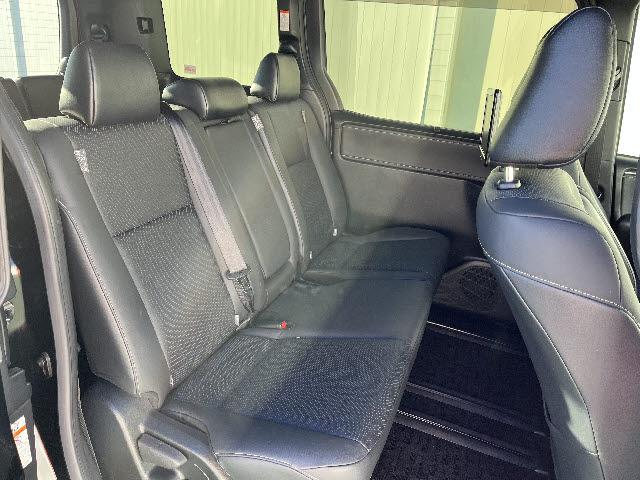 整備工場を併設しておりますので車検、点検、修理、板金等全てお任せ下さい。当店の整備工場は、陸運局認証指定工場です。車検場にお車を持ち込まなくても自社にて車検が受けられます。