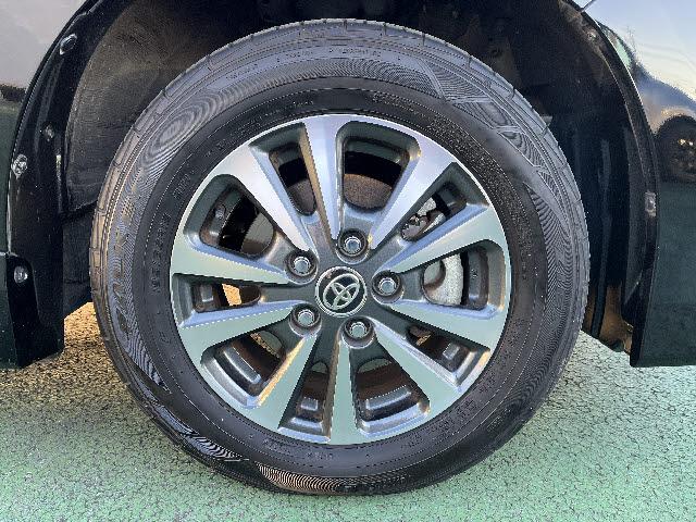 当社の保証は油脂類・消耗品などを除くすべての部品が保証の対象です。修理回数・金額ともに無制限のプレミアム保証と制限付のライト保証をそれぞれ納車から最長８年間迄ご用意しております。