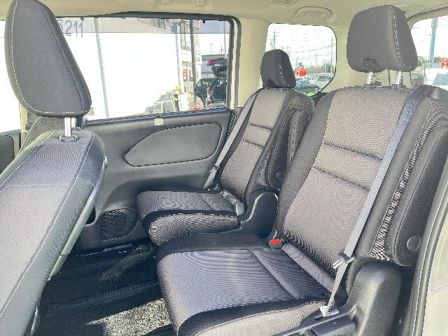 セレナ ｅ－パワー　ハイウェイスターＶ　セーフティパックＢ　ＳＤナビ　フルセグＴＶ　ステアリングスイッチ　フリップダウンモニター　アラウンドビューモニター　両側パワースライドドア　ハイズフリーパワスラ　プロパイロット　電動パーキング（13枚目）