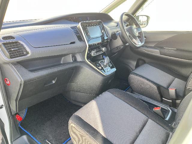 セレナ ｅ－パワー　ハイウェイスターＶ　セーフティパックＢ　ＳＤナビ　フルセグＴＶ　ステアリングスイッチ　フリップダウンモニター　アラウンドビューモニター　両側パワースライドドア　ハイズフリーパワスラ　プロパイロット　電動パーキング（14枚目）