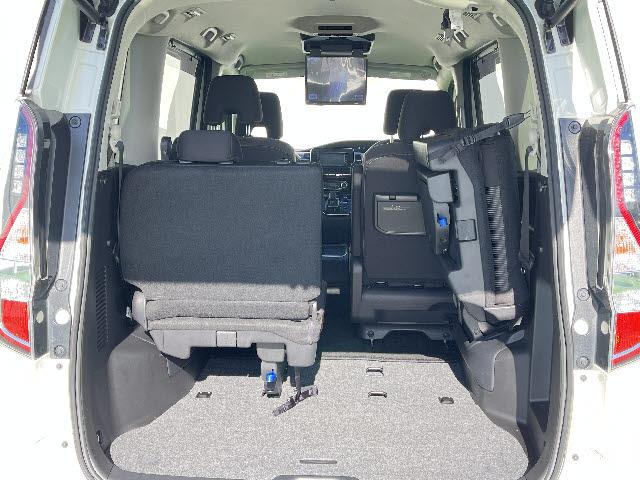 セレナ ｅ－パワー　ハイウェイスターＶ　セーフティパックＢ　ＳＤナビ　フルセグＴＶ　ステアリングスイッチ　フリップダウンモニター　アラウンドビューモニター　両側パワースライドドア　ハイズフリーパワスラ　プロパイロット　電動パーキング（18枚目）