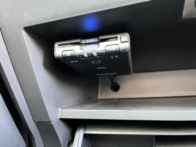 セレナ ｅ－パワー　ハイウェイスターＶ　セーフティパックＢ　ＳＤナビ　フルセグＴＶ　ステアリングスイッチ　フリップダウンモニター　アラウンドビューモニター　両側パワースライドドア　ハイズフリーパワスラ　プロパイロット　電動パーキング（19枚目）