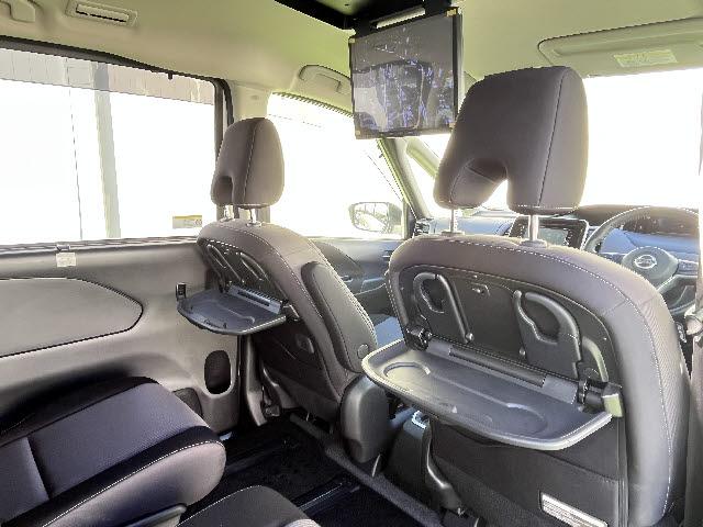 セレナ ｅ－パワー　ハイウェイスターＶ　セーフティパックＢ　ＳＤナビ　フルセグＴＶ　ステアリングスイッチ　フリップダウンモニター　アラウンドビューモニター　両側パワースライドドア　ハイズフリーパワスラ　プロパイロット　電動パーキング（20枚目）