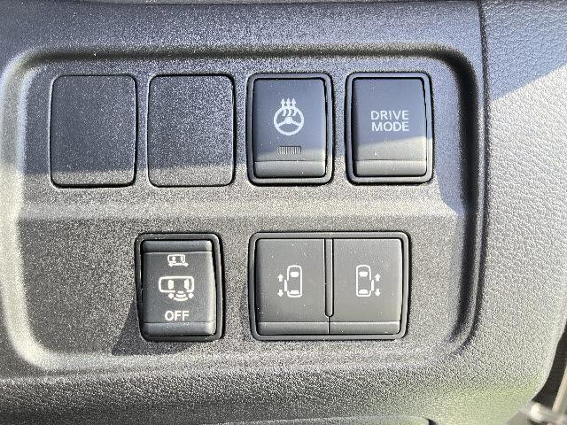 セレナ ｅ－パワー　ハイウェイスターＶ　セーフティパックＢ　ＳＤナビ　フルセグＴＶ　ステアリングスイッチ　フリップダウンモニター　アラウンドビューモニター　両側パワースライドドア　ハイズフリーパワスラ　プロパイロット　電動パーキング（21枚目）