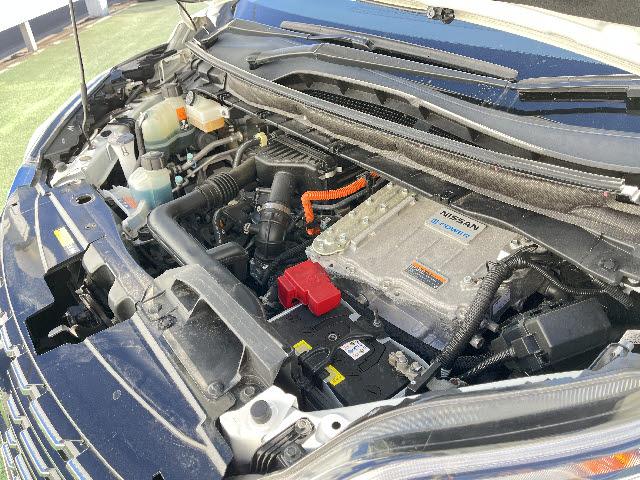 セレナ ｅ－パワー　ハイウェイスターＶ　セーフティパックＢ　ＳＤナビ　フルセグＴＶ　ステアリングスイッチ　フリップダウンモニター　アラウンドビューモニター　両側パワースライドドア　ハイズフリーパワスラ　プロパイロット　電動パーキング（28枚目）