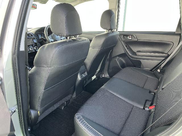 フォレスター ２．０ＸＴ　アイサイト　アドバンスドセイフティパッケージ　メモリーナビ　フルセグＴＶ　バックカメラ　ステアリングスイッチ　キーフリー　プッシュスタート　ＬＥＤヘッドライト　左右シートヒーター　ＳＴｉスポイラー　パドルシフト（8枚目）