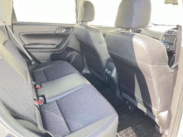 フォレスター ２．０ＸＴ　アイサイト　アドバンスドセイフティパッケージ　メモリーナビ　フルセグＴＶ　バックカメラ　ステアリングスイッチ　キーフリー　プッシュスタート　ＬＥＤヘッドライト　左右シートヒーター　ＳＴｉスポイラー　パドルシフト（13枚目）