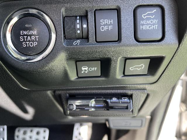 フォレスター ２．０ＸＴ　アイサイト　アドバンスドセイフティパッケージ　メモリーナビ　フルセグＴＶ　バックカメラ　ステアリングスイッチ　キーフリー　プッシュスタート　ＬＥＤヘッドライト　左右シートヒーター　ＳＴｉスポイラー　パドルシフト（19枚目）