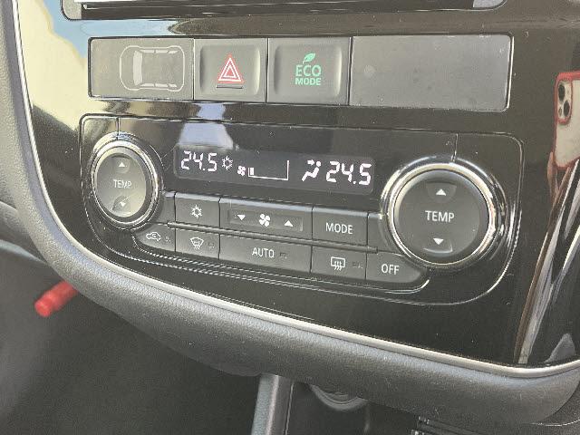 アウトランダー ２４Ｇセーフティパッケージ　Ｅアシスト　ＳＤナビフルセグ　プッシュスタ－ト　キーフリ－　追従型クルコン　車線逸脱　プッシュスタ－ト　キーフリ－　ＨＩＤライト　ＥＴＣ　７人乗り（17枚目）