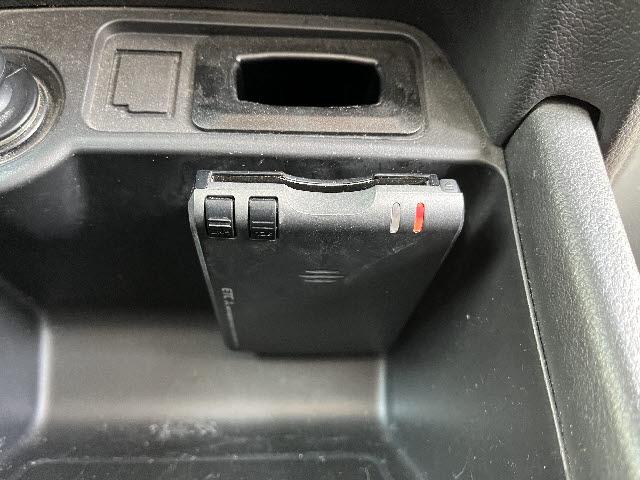 アウトランダー ２４Ｇセーフティパッケージ　Ｅアシスト　ＳＤナビフルセグ　プッシュスタ－ト　キーフリ－　追従型クルコン　車線逸脱　プッシュスタ－ト　キーフリ－　ＨＩＤライト　ＥＴＣ　７人乗り（19枚目）