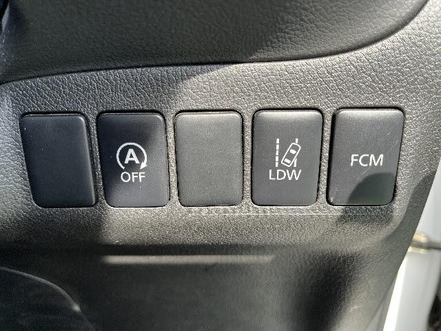 アウトランダー ２４Ｇセーフティパッケージ　Ｅアシスト　ＳＤナビフルセグ　プッシュスタ－ト　キーフリ－　追従型クルコン　車線逸脱　プッシュスタ－ト　キーフリ－　ＨＩＤライト　ＥＴＣ　７人乗り（21枚目）