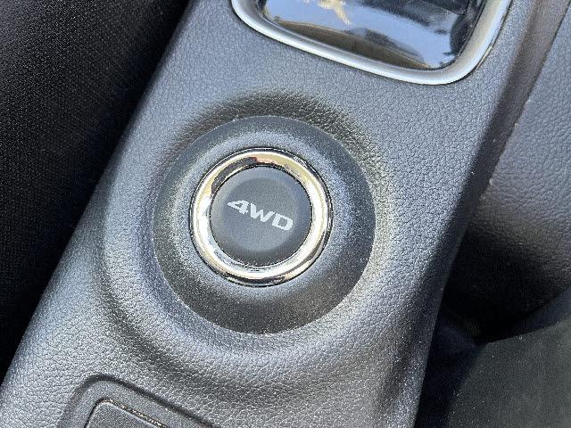 アウトランダー ２４Ｇセーフティパッケージ　Ｅアシスト　ＳＤナビフルセグ　プッシュスタ－ト　キーフリ－　追従型クルコン　車線逸脱　プッシュスタ－ト　キーフリ－　ＨＩＤライト　ＥＴＣ　７人乗り（22枚目）