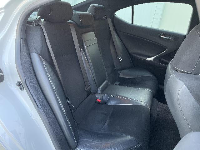 ＩＳ ＩＳ２５０　Ｆスポーツ　ＨＤＤナビ　フルセグＴＶ　バックカメラ　ステアリングスイッチ　クルーズコントロール　パドルシフト　ビルトインＥＴＣ　サンルーフ　シートヒーター　ＨＩＤライト　パワーシート　ハーフレザーシート（8枚目）