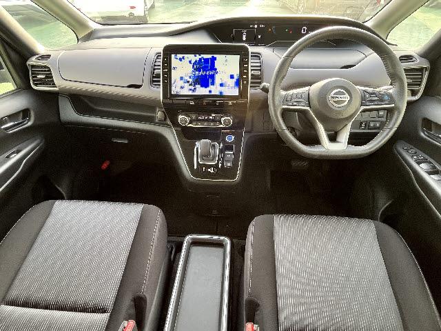 セレナ ｅ－パワー　ハイウェイスターＶ　プロパイロット　メーカーＳＤナビ　フルセグＴＶ　アラウンドビューモニター　エマージェンシーブレーキ　ステアリングスイッチ　フリップダウンモニター　両側パワースライドドア　デジタルインナーミラー（3枚目）