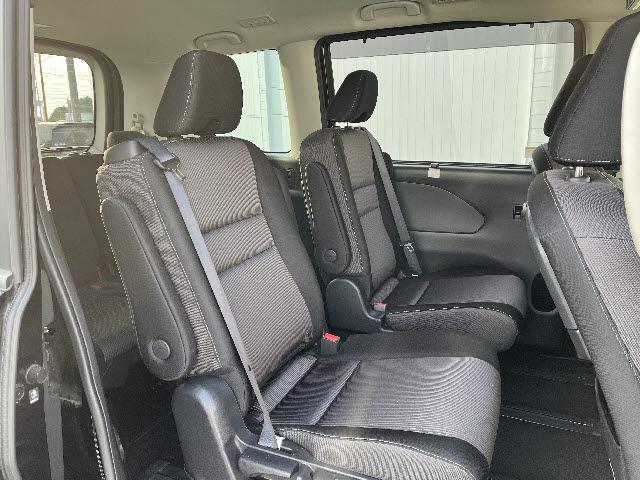 セレナ ｅ－パワー　ハイウェイスターＶ　プロパイロット　メーカーＳＤナビ　フルセグＴＶ　アラウンドビューモニター　エマージェンシーブレーキ　ステアリングスイッチ　フリップダウンモニター　両側パワースライドドア　デジタルインナーミラー（8枚目）