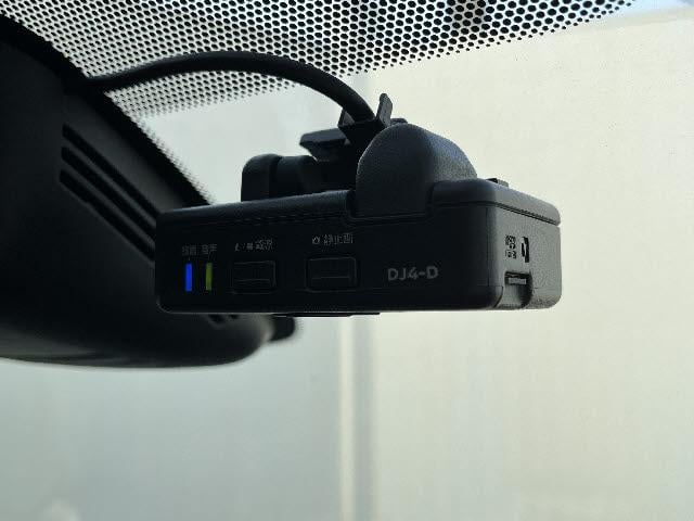 セレナ ｅ－パワー　ハイウェイスターＶ　プロパイロット　メーカーＳＤナビ　フルセグＴＶ　アラウンドビューモニター　エマージェンシーブレーキ　ステアリングスイッチ　フリップダウンモニター　両側パワースライドドア　デジタルインナーミラー（12枚目）