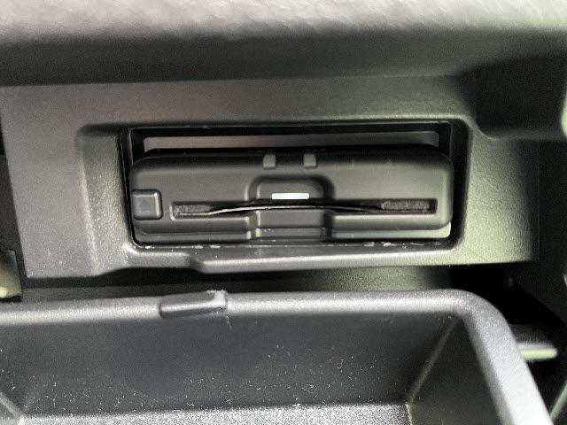 セレナ ｅ－パワー　ハイウェイスターＶ　プロパイロット　メーカーＳＤナビ　フルセグＴＶ　アラウンドビューモニター　エマージェンシーブレーキ　ステアリングスイッチ　フリップダウンモニター　両側パワースライドドア　デジタルインナーミラー（19枚目）