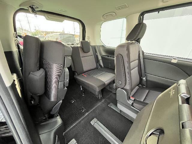 セレナ ｅ－パワー　ハイウェイスターＶ　プロパイロット　メーカーＳＤナビ　フルセグＴＶ　アラウンドビューモニター　エマージェンシーブレーキ　ステアリングスイッチ　フリップダウンモニター　両側パワースライドドア　デジタルインナーミラー（20枚目）