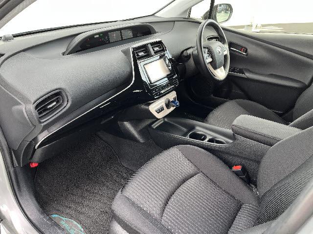 プリウス Ｓセーフティプラス　ＳＤナビ　フルセグＴＶ　バックカメラ　ステアリングスイッチ　クルーズコントロール　プリクラッシュセーフティー　ＬＥＤヘッドライト　ＬＥＤフォグランプ　ビルトインＥＴＣ２．０　キーフリー（14枚目）