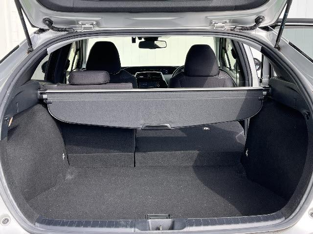 プリウス Ｓセーフティプラス　ＳＤナビ　フルセグＴＶ　バックカメラ　ステアリングスイッチ　クルーズコントロール　プリクラッシュセーフティー　ＬＥＤヘッドライト　ＬＥＤフォグランプ　ビルトインＥＴＣ２．０　キーフリー（18枚目）