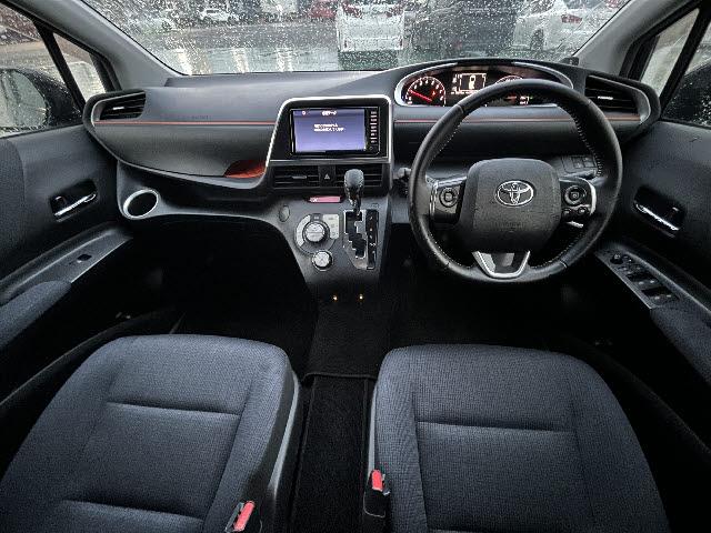 シエンタ Ｇ　Ｇ　トヨタセーフティセンス　純正ＳＤナビ　両側パワースライドドア　ワンセグ　ＢＬＵＥＴＯＯＴＨ　バックカメラ　ステアリングリモコン　左右シートヒーター　サイド＆カーテンエアバック　プライバシータラス（3枚目）