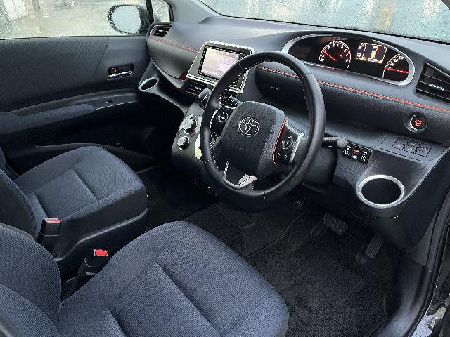 シエンタ Ｇ　Ｇ　トヨタセーフティセンス　純正ＳＤナビ　両側パワースライドドア　ワンセグ　ＢＬＵＥＴＯＯＴＨ　バックカメラ　ステアリングリモコン　左右シートヒーター　サイド＆カーテンエアバック　プライバシータラス（7枚目）