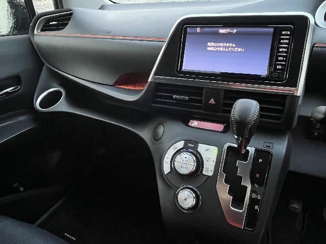 シエンタ Ｇ　Ｇ　トヨタセーフティセンス　純正ＳＤナビ　両側パワースライドドア　ワンセグ　ＢＬＵＥＴＯＯＴＨ　バックカメラ　ステアリングリモコン　左右シートヒーター　サイド＆カーテンエアバック　プライバシータラス（9枚目）