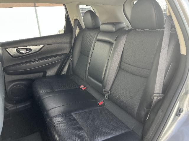 エクストレイル 20X 4WD SDナビ フルセグTV バックカメラ フリップダウンモニター インテリキー プッシュスタート 左右シートヒーター レザーシート(13枚目)