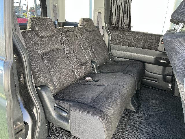 ステップワゴンスパーダ Ｚ　コンフォートビューパッケージ　ＨＤＤナビ　フルセグＴＶ　フリップダウンモニター　ＥＴＣ　両側パワースライドドア　パドルシフト　ＨＩＤライト　キーフリー（8枚目）