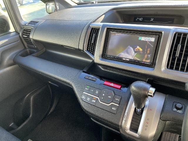 ステップワゴンスパーダ Ｚ　コンフォートビューパッケージ　ＨＤＤナビ　フルセグＴＶ　フリップダウンモニター　ＥＴＣ　両側パワースライドドア　パドルシフト　ＨＩＤライト　キーフリー（9枚目）