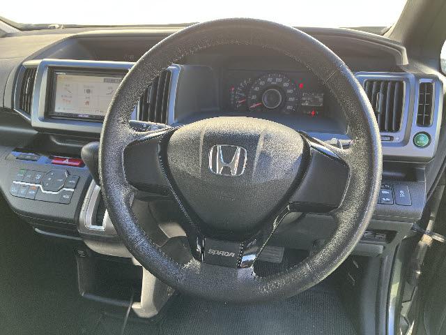 ステップワゴンスパーダ Ｚ　コンフォートビューパッケージ　ＨＤＤナビ　フルセグＴＶ　フリップダウンモニター　ＥＴＣ　両側パワースライドドア　パドルシフト　ＨＩＤライト　キーフリー（15枚目）