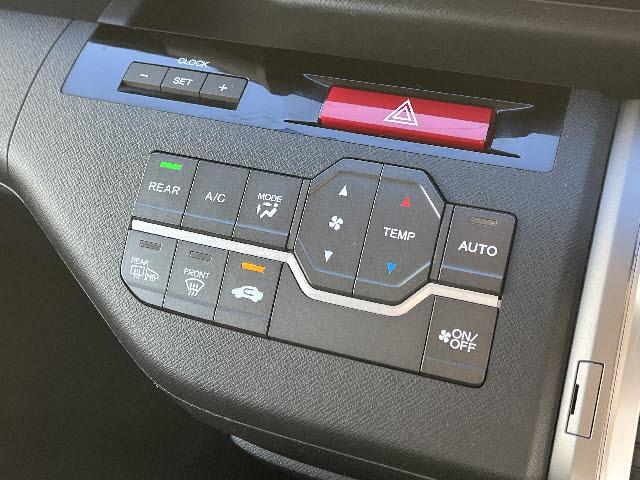 ステップワゴンスパーダ Ｚ　コンフォートビューパッケージ　ＨＤＤナビ　フルセグＴＶ　フリップダウンモニター　ＥＴＣ　両側パワースライドドア　パドルシフト　ＨＩＤライト　キーフリー（17枚目）